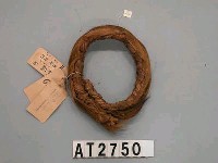 藏品(男子山豬鬃草編頭環)的圖片